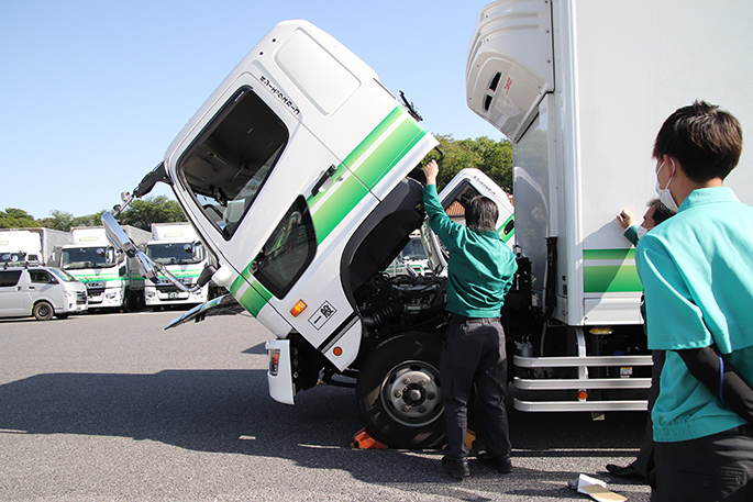 乗務員育成に対応した準中型トラック