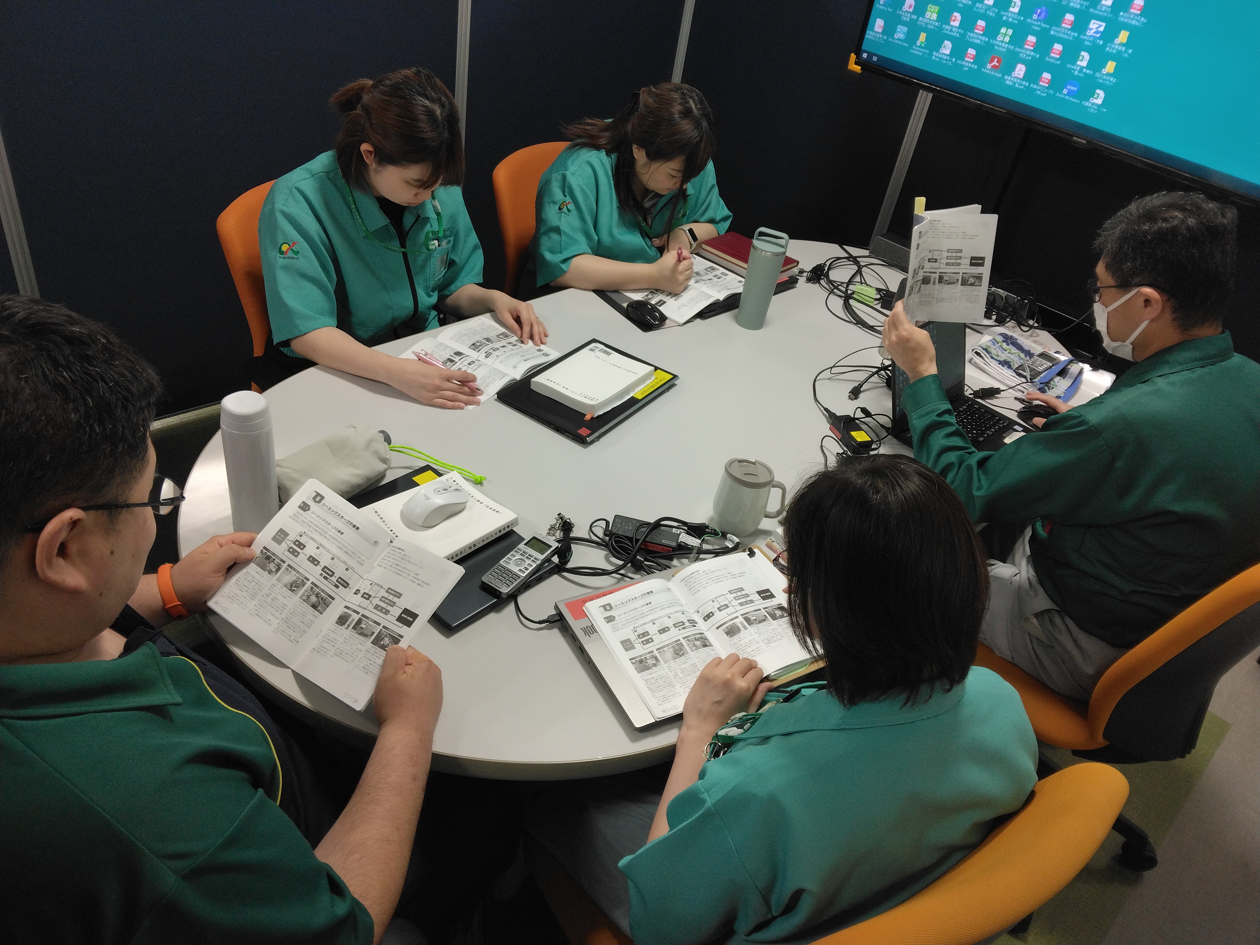 社員ハンドブック「Cargo-Book」での共育